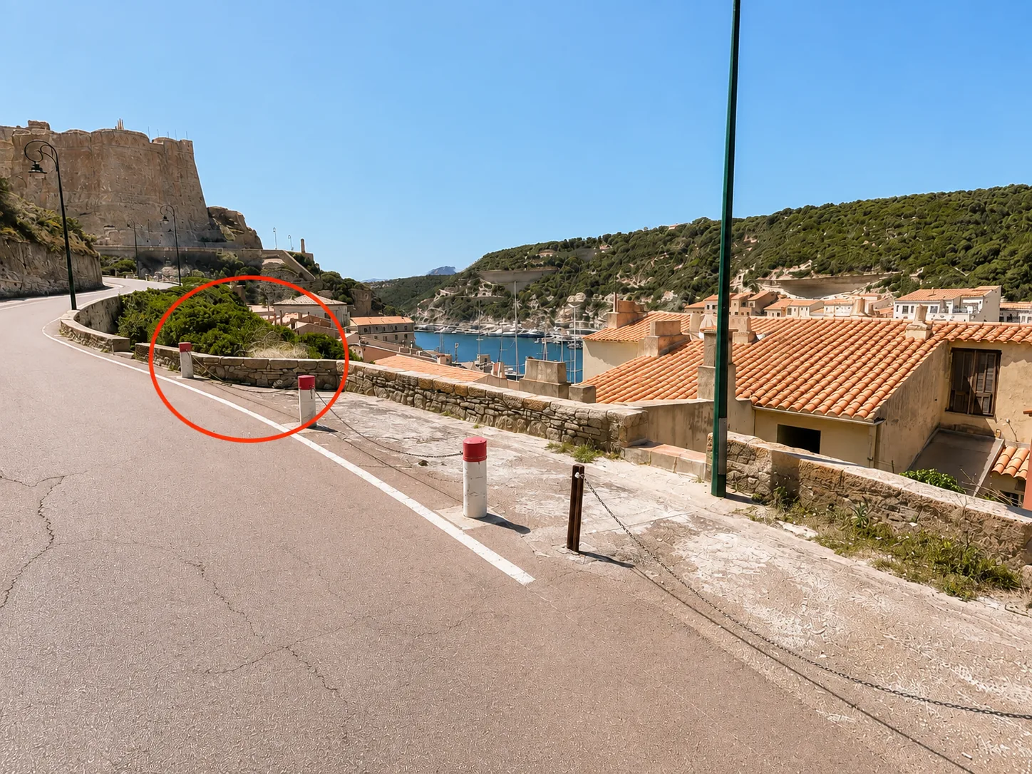 Place de parking Piana, la plus à droite au-dessus de l'immeuble